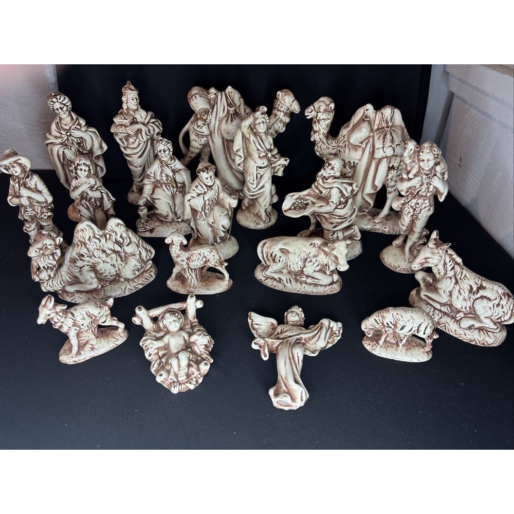 Vintage D Ballon 19 Piece, Beige/ Gold‎ Ceramic Christmas Nativity Scene